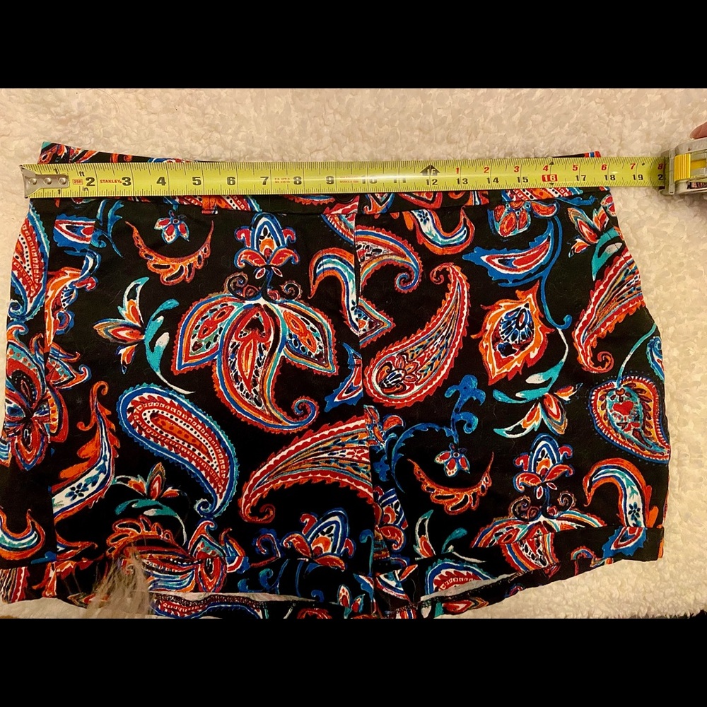 Shorts - Picture 3 of 3
